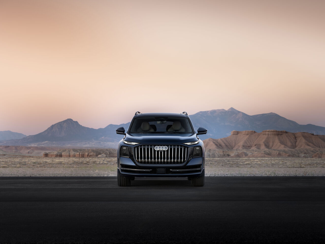 アウディが発表した、最新技術を搭載したブランド史上最大のフルサイズSUV「Q9」の車両外観。