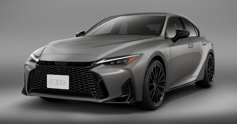 レクサスISの特別仕様車「F SPORT Mode Black Ⅵ」のフロントビュー。